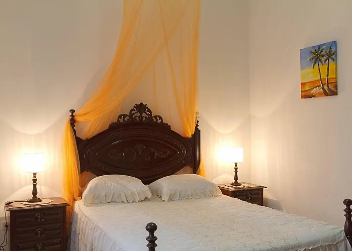 Casa Alto Santo Antonio * פונטה דו סול