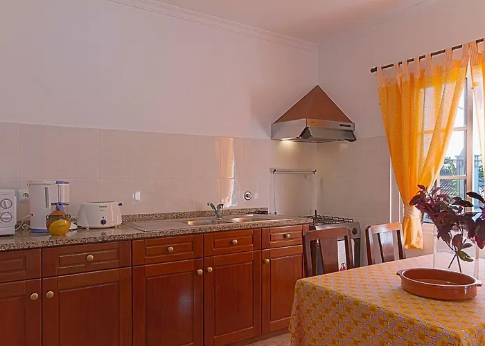 Casa Alto Santo Antonio * פונטה דו סול